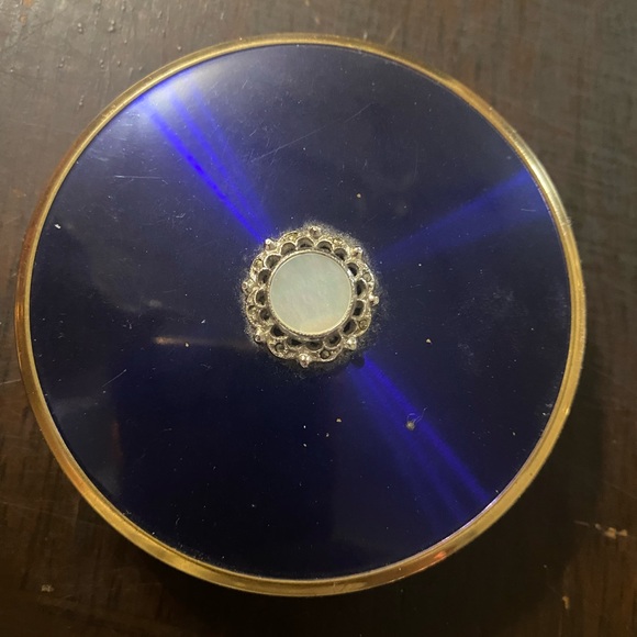Beautiful Vintage Melissa made in England 
Powder Compact powder holder vintage - Picture 2 of 10